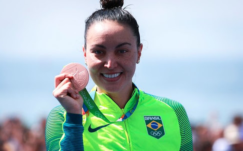 Poliana ganha bronze na maratona aquática; 1ª medalha de uma nadadora do Brasil 