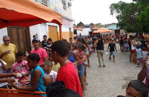 Brumado: Projeto 'Faça uma criança feliz' foi um grande sucesso no Bairro Dr. Juracy