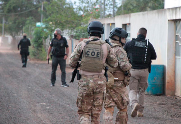 Polícia cumpre mandados contra suspeitos de roubo a bancos