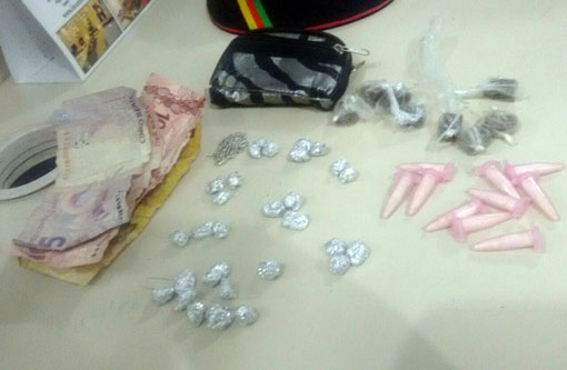 Brumado: polícia apreende menor que portava bolsa com Maconha, Crack e Cocaína