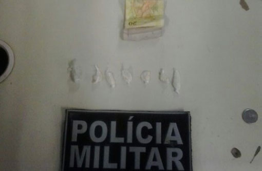 CarnaBrumado: Polícia Militar prende um maior e apreende um menor traficando