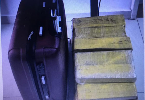 Passageira de ônibus é presa pela PRF no sudoeste da Bahia transportando mais de 35 Kg de maconha