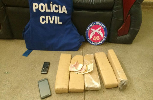 Polícias Civil e Militar prendem traficantes com 5 Kg de maconha na BA-152