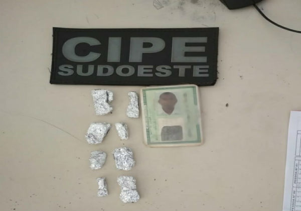 Brumado: homem é detido acusado de tráfico de drogas no Bairro Dr. Juracy 