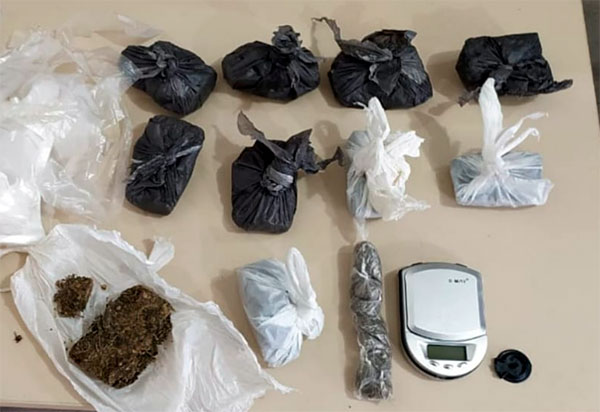 Mulher é detida acusada de tráfico de drogas em Anagé