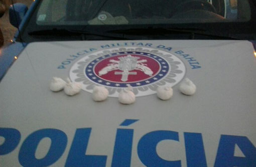 Brumado: Bandidos tentam fugir da PM, colidem com a viatura e são detidos com Cocaína