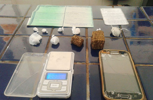 Brumado: Polícia apreende drogas em residência; proprietário conseguiu fugir 