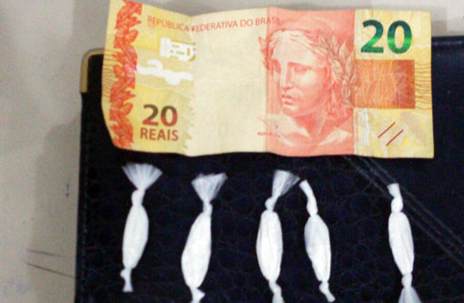 Aracatu. indivíduo é Detido vendendo drogas