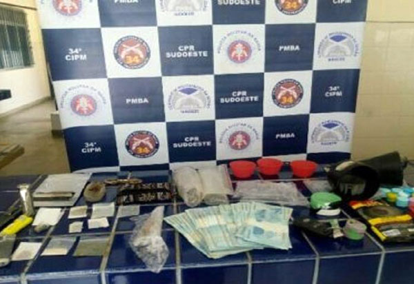 Brumado: PM apreende drogas dentro de veículo com placas de Goiás