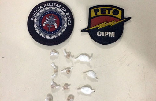 Homem é detido após ser flagrado com drogas no Bairro São Jorge, em Brumado