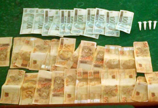 Palmas de Monte Alto: homem é preso portando drogas e mais de 2 mil reais em notas falsas
