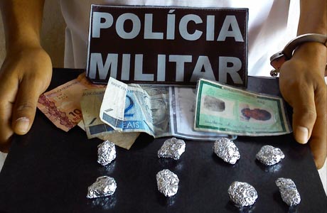 Aracatu: Polícia Militar detém jovem com drogas