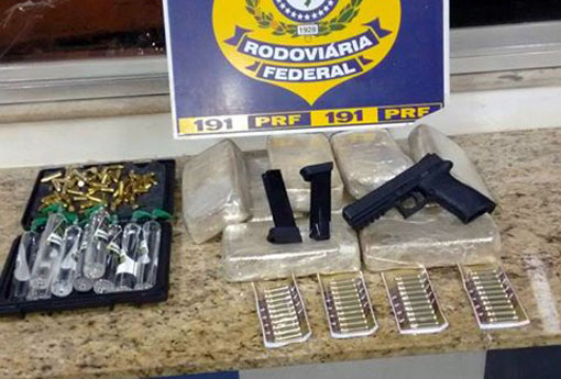 Idosa é presa pela PRF com drogas, arma e munições em Vitória da Conquista