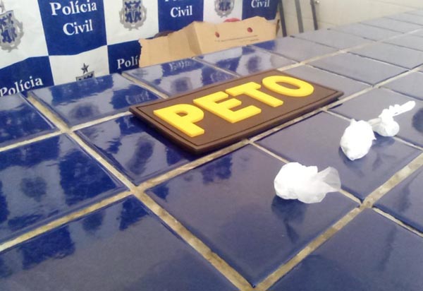 Brumado: Mulher é presa acusada de tráfico de drogas no bairro do Mercado