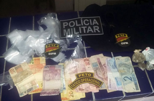 Polícia apreende drogas e material para embalagem e venda dos entorpecentes em Brumado