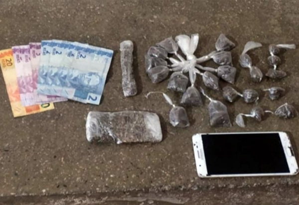 Dupla é detida acusada de tráfico de drogas em Presidente Jânio Quadros