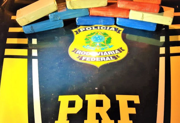 Cocaína é apreendida com passageiro de ônibus na BR 116 em Vitória da Conquista (BA)