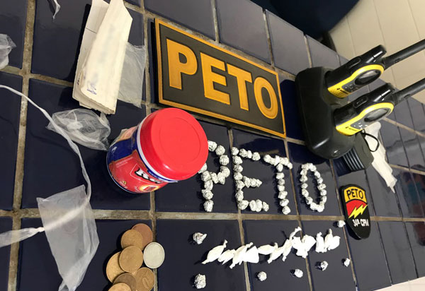 Brumado: dupla é presa no Bairro Urbis 2 suspeita de tráfico de drogas 