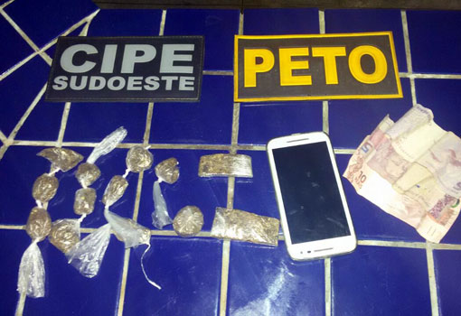 Brumado: homem é detido após ser flagrado com drogas dentro de residência