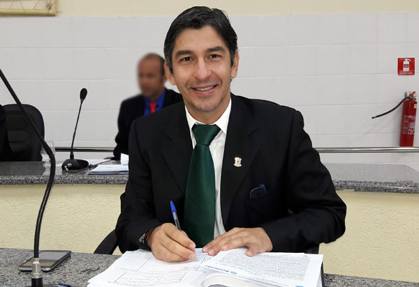 Vereador Dudu Vasconcelos pede perdão pelas palavras ofensivas do pai ao TCM; 'se ele falou isso que seja perdoado'