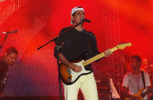 Durval Lélys confirma que permanece no Asa de Águia