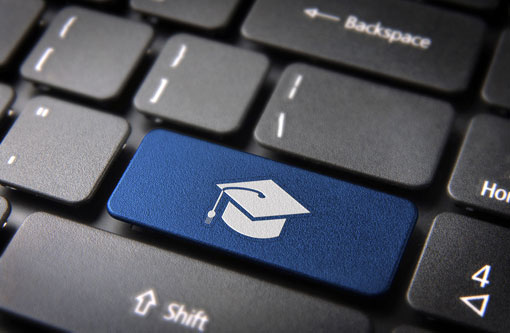 Educação a distância ainda gera desconfiança, diz estudo