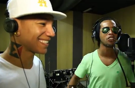 Ronaldinho Gaúcho grava com o cantor de pagode Edcity
