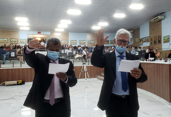 Vereadores, prefeito e vice-prefeito tomam posse na Câmara de Brumado