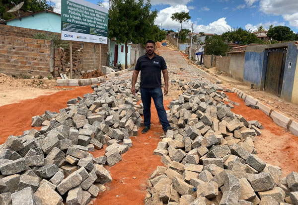 Construmendes: obras de pavimentação em Presidente Jânio Quadros estão em 70% de conclusão