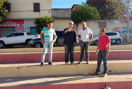 Prefeito de Brumado e Secretário de Infraestrutura visitam o Bairro Olhos D'água