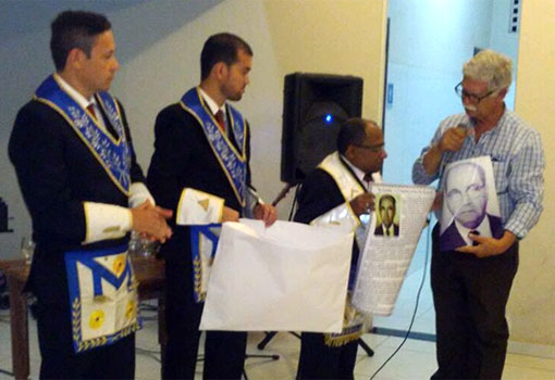 Brumado: prefeito Eduardo Vasconcelos prestigia as homenagens de comemoração de 18 anos da Loja Maçônica Manoel Carvalho