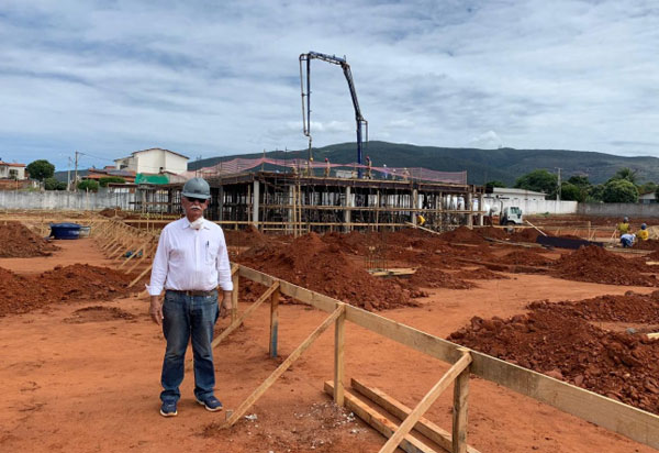 Brumado: Prefeito visita canteiro de obras da Policlínica Regional de Saúde