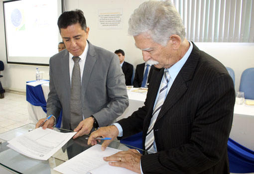 Brumado: prefeito Eduardo Vasconcelos fala da importância do cadastramento biométrico e convoca munícipes para se cadastrarem