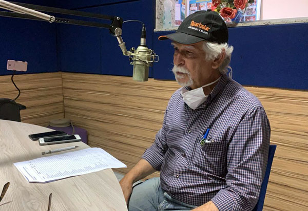 Prefeito e secretário de Saúde participam de programa da Rádio Nova Vida para prestar esclarecimentos à população sobre a crise da Covid-19 em Brumado 
