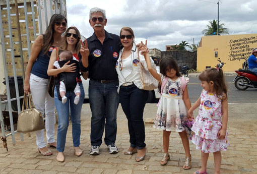 Brumado: Eduardo Vasconcelos vota na sessão eleitoral localizada na Biblioteca Municipal