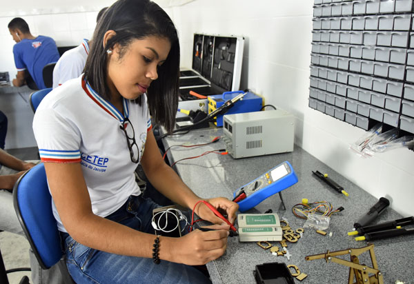 Secretaria da Educação do Estado abre matrícula do segundo   semestre para 17.310 vagas de cursos técnicos de nível médio