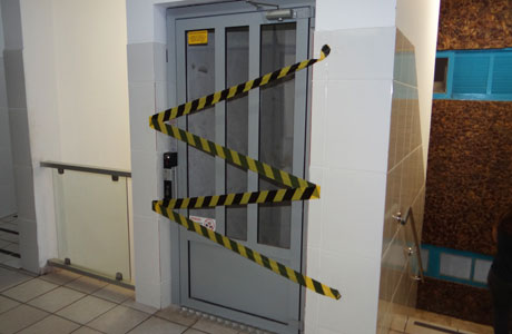 Brumado: Elevador do prédio da prefeitura em manutenção