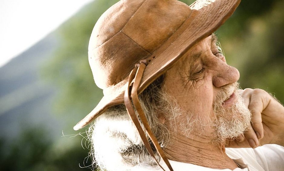 Cantor Elomar é intubado em decorrência da covid-19