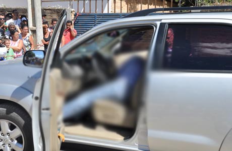 EMPRESÁRIO É ASSASSINADO EM SANTA MARIA DA VITÓRIA