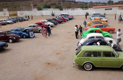 Prefeito Aguiberto participa do 3º Encontro de Carros Antigos de Brumado
