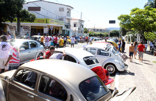 2º Encontro de Carros Antigos de Brumado reuniu amantes de autos de toda região