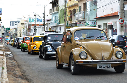 1ª Encontro de Fuscas é realizado na cidade e atrai 'fusqueiros' de toda região
