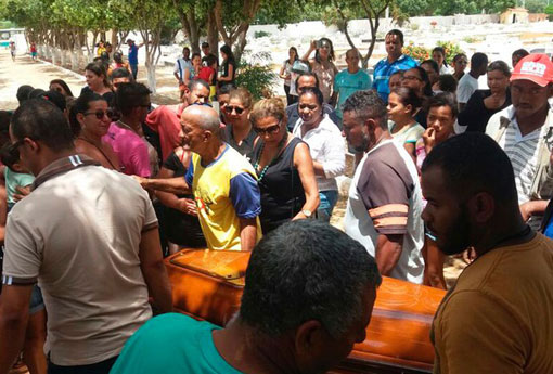 Brumado: menino Emerson Kauan é enterrado sob forte comoção popular