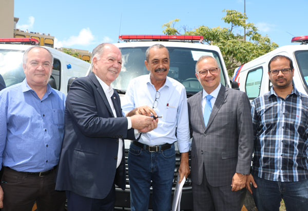 Ivana Bastos comemora entrega de ambulância para Palmas de Monte Alto
