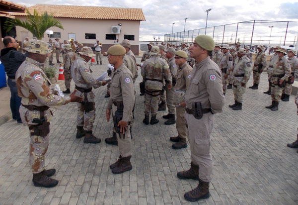 CAESG realizou  'Parada Geral' e entrega da 'Pele Rajada'