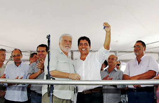 Sudoeste da Bahia recebe ações de abastecimento, estrada e reforço da agricultura