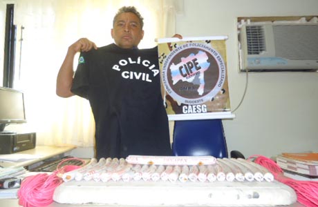 ÉRICO CARDOSO - POLÍCIA APREENDE EXPLOSIVOS