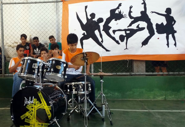Escola Clarice Morais realiza Show de talentos em comemoração ao dia do estudante