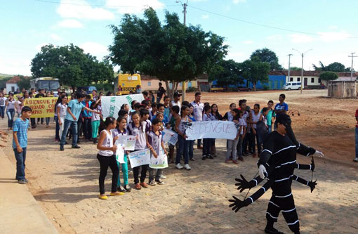 Brumado: Escola Miguel Mirante mobiliza comunidade sobre a importância da prevenção contra Dengue, Chikungunya e Zika