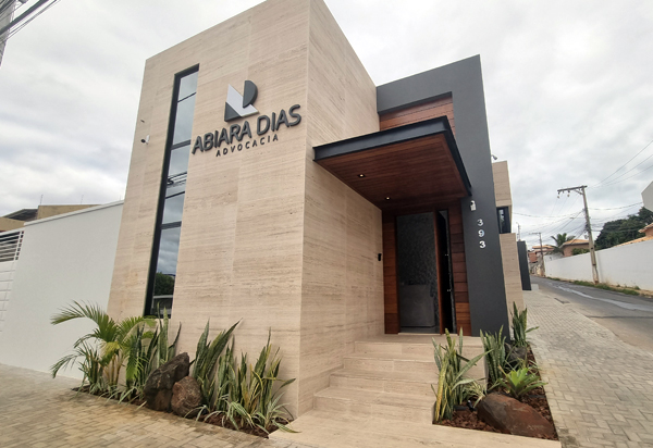 Brumado: Advogada Abiara Dias inaugura nova sede de seu escritório de advocacia